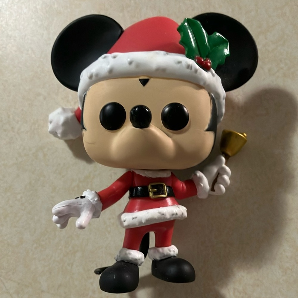 2018 Funko Pop mini Mickey Mouse Santa 3.5”